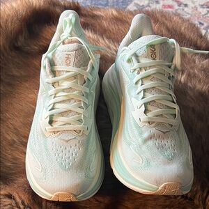 Hoka Clifton 10! Women’s new light mint walking or running shoe